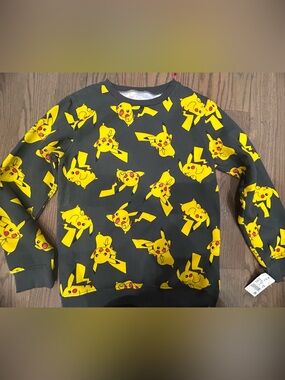 Boys Pokémon Pikachu All Over Print Long Sleeve Sweatshirt Size L NWT